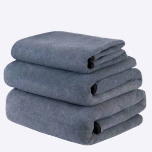 3 Tapis absorbant gris pour chiens , pliés et empilés du plus grand au plus petit