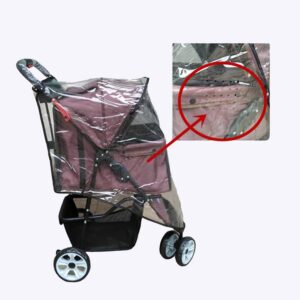 Un chariot pour chien rose et noir avce une housse de protection en plastique, sur fond blanc.