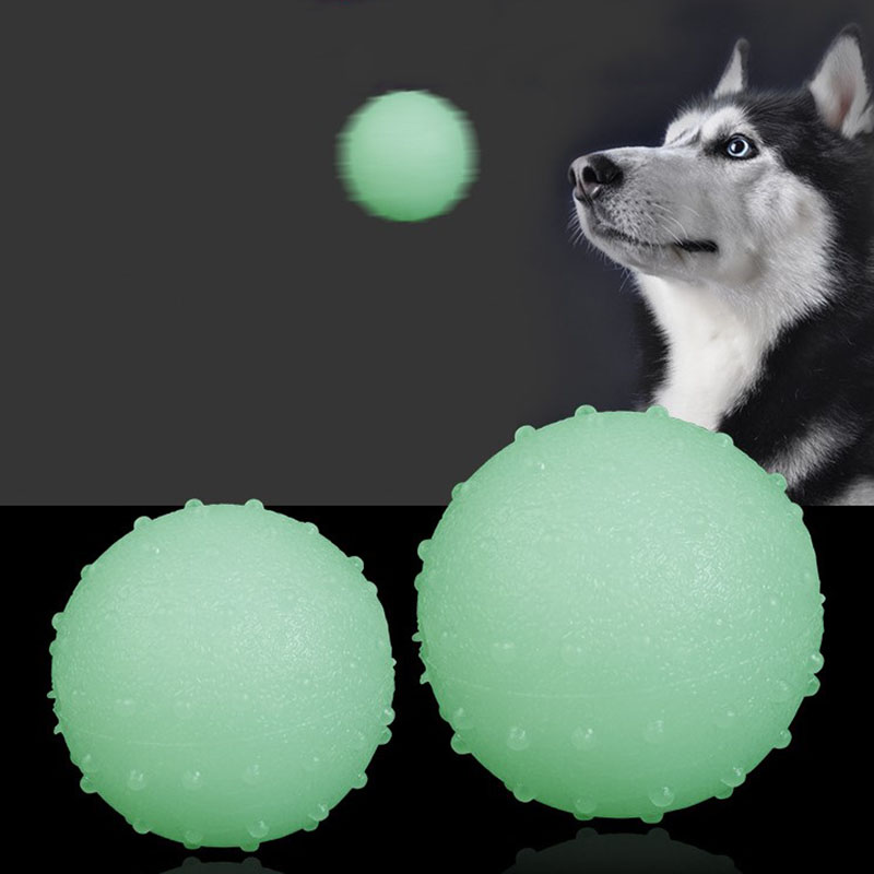 2 Balles brillantes dans la nuit de taille S et M avec un husky sur fond noir