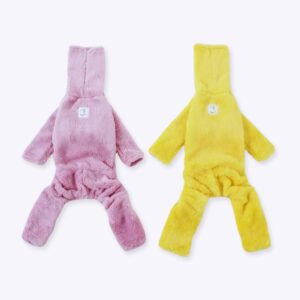 un pull en polaire piur chien de couleur jaune et rose
